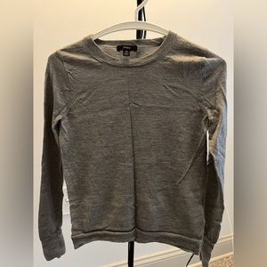 J.Crew woman lightweight sweater long sleeve